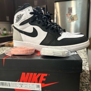 Jordan 1 white/bleached coral-black